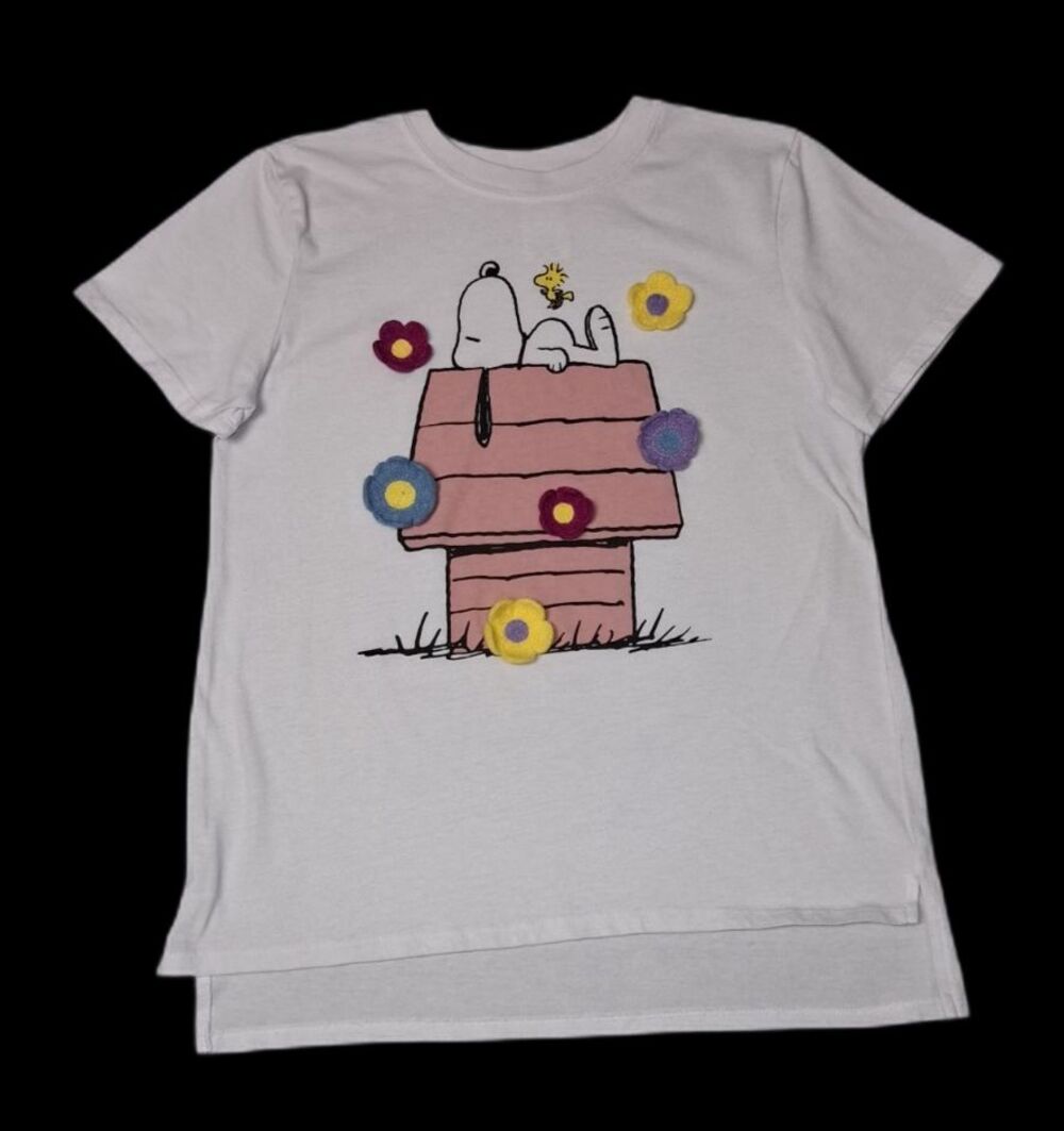 Peanuts Snoopy & Woodstock Graphic Short Sleeve Shirt XS White 3D Crochet Flower